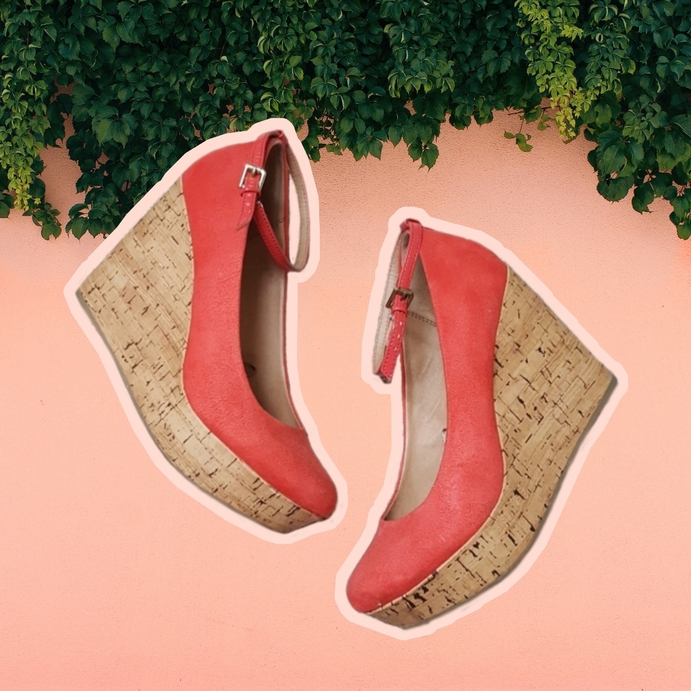 🎀2/$28 Peach High Heel Wedges